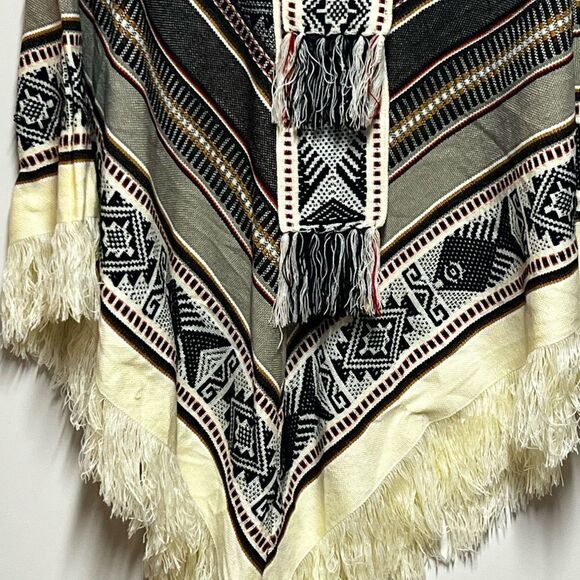 New Otavalito Ecuador Hand Knit Indigenous Poncho One Size - Picture 4 of 5